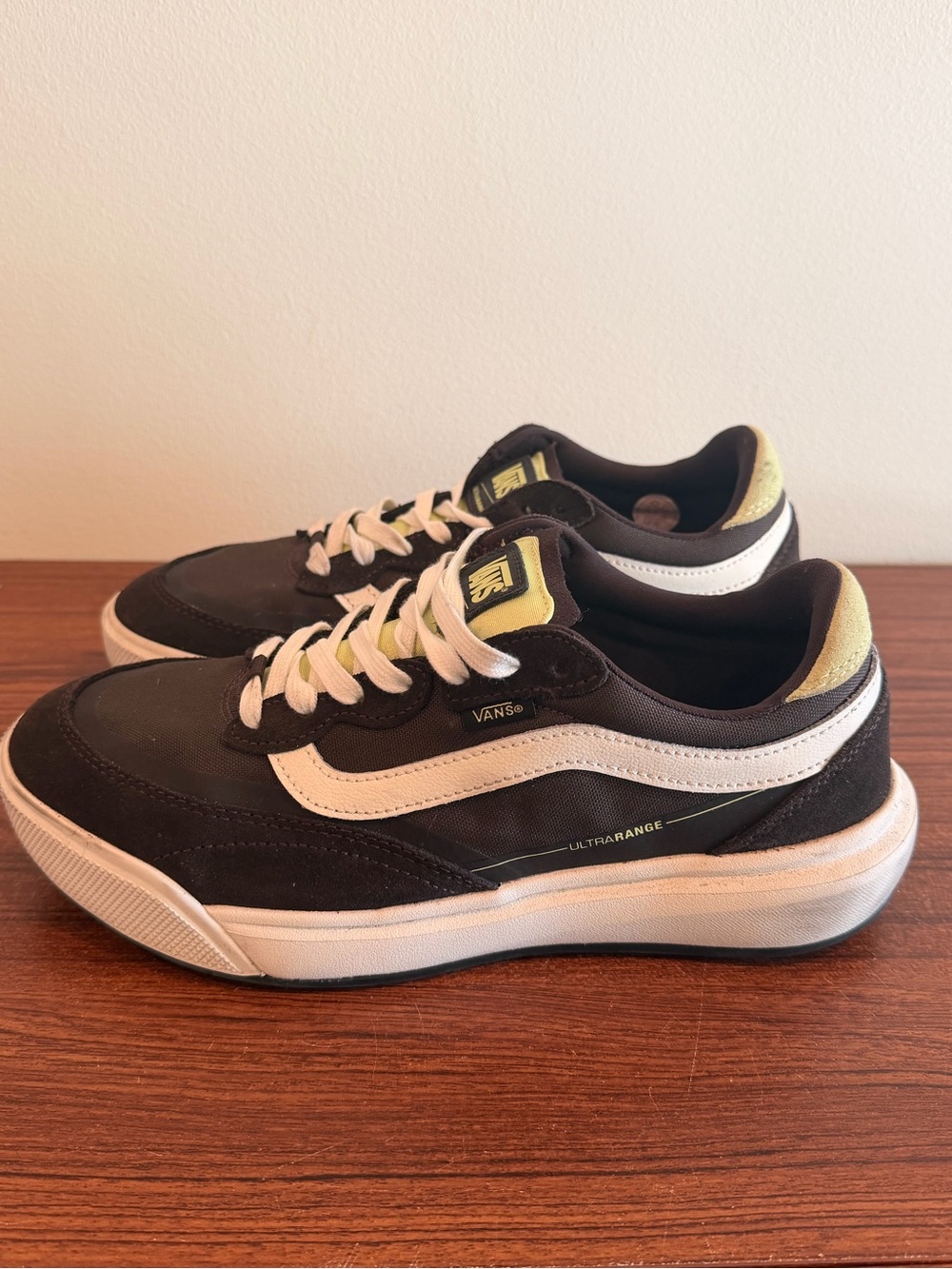 Vans Men’s Black, White & Yellow Low-Top Ultrarange Sneakers